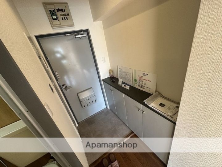 埼玉県蕨市中央1丁目の賃貸マンションの玄関