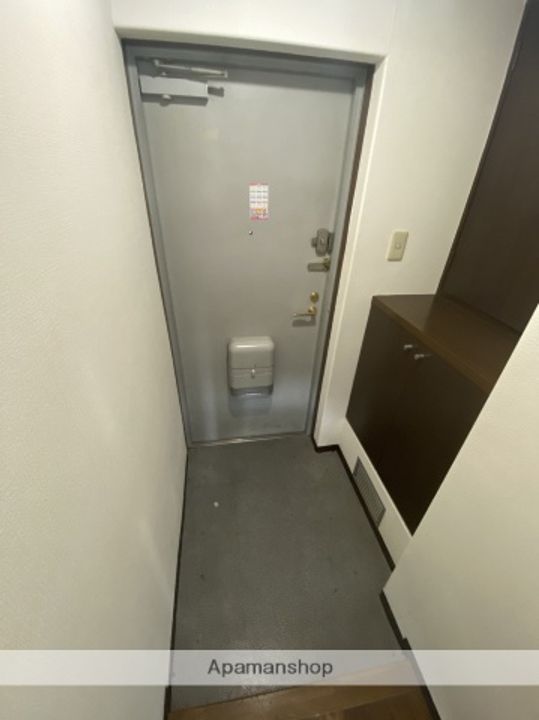 メゾン須賀502の玄関