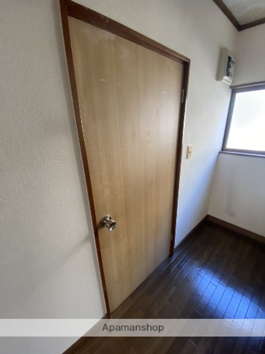 ディアハイツ1K103の玄関