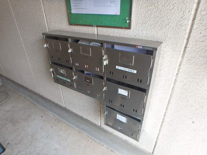 エレガントイースト302号室の外観