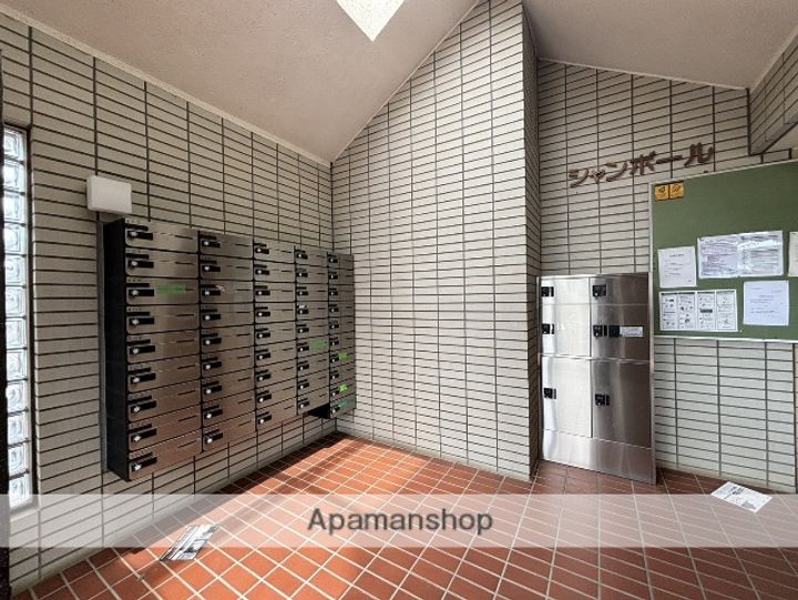 埼玉県さいたま市大宮区三橋2丁目の賃貸マンションの外観