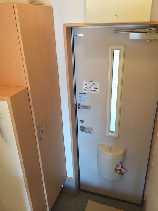 オレンジコート101の玄関