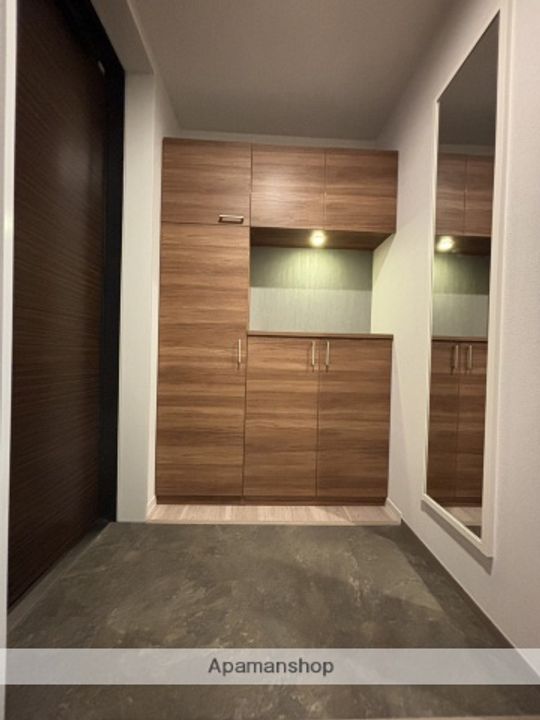 埼玉県さいたま市大宮区上小町の賃貸マンションの玄関