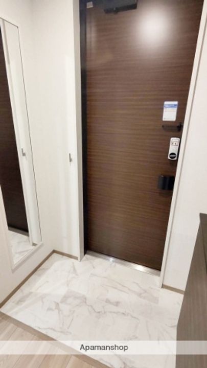 ルミチェーロの玄関