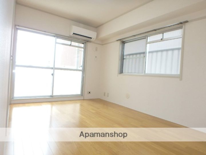 ドムスアルバ702の居間