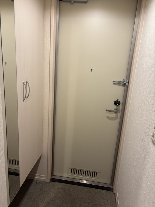 クレスト登戸の玄関