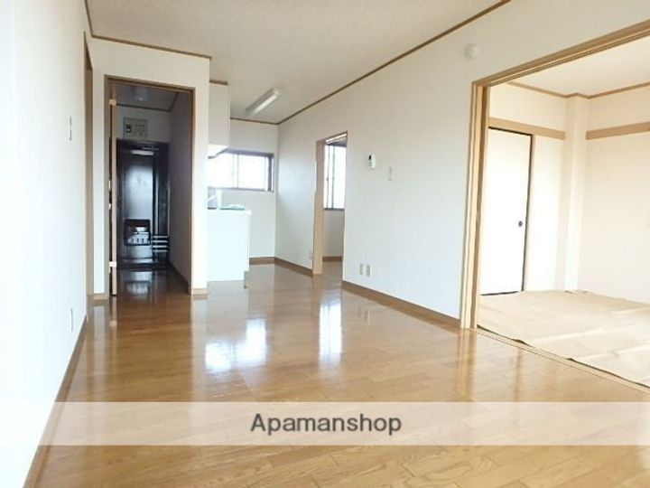 埼玉県さいたま市浦和区上木崎7丁目の賃貸マンションの居間