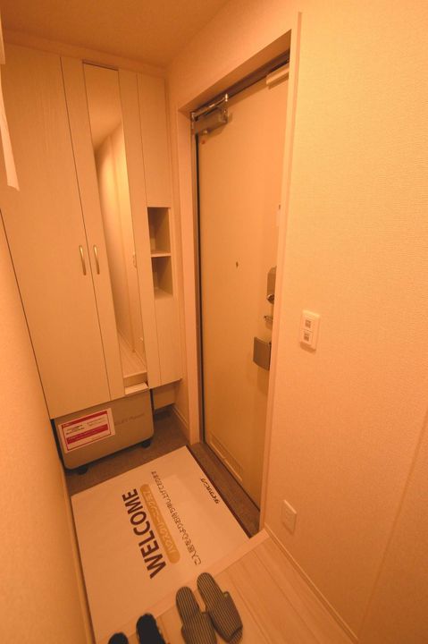 エミナーレ西大宮205の玄関