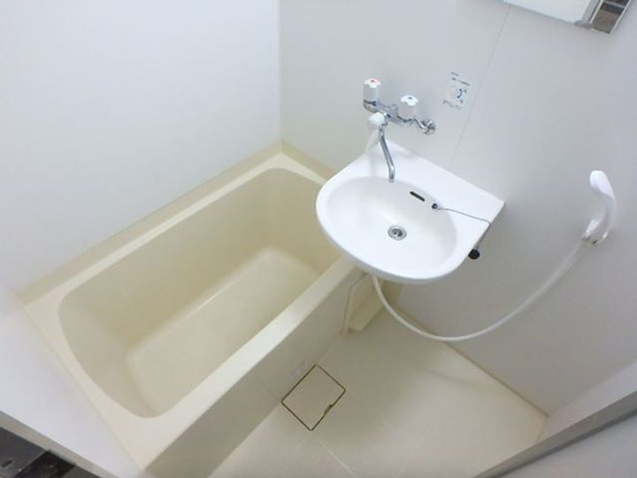 アルビレオ103号室の風呂