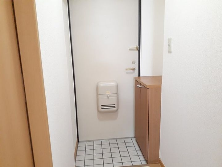 ジュネス4の玄関