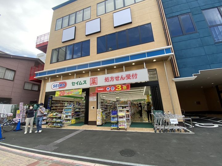 クラッシモの周辺