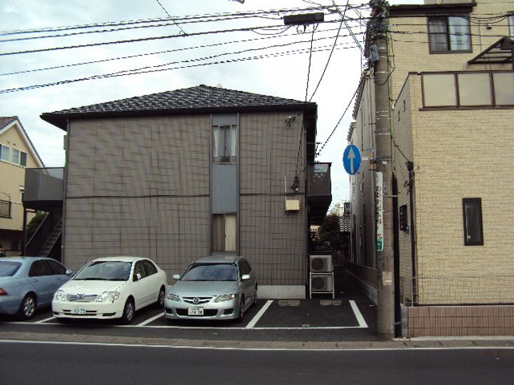 グリーンコート岡田103の外観