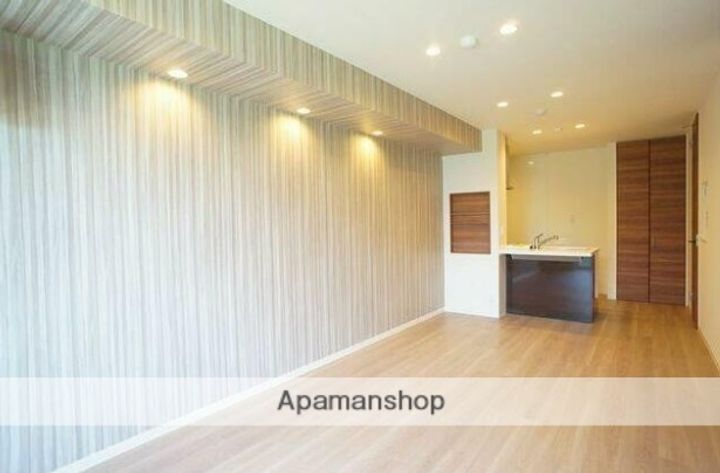 埼玉県さいたま市緑区東浦和4丁目の賃貸マンションの居間