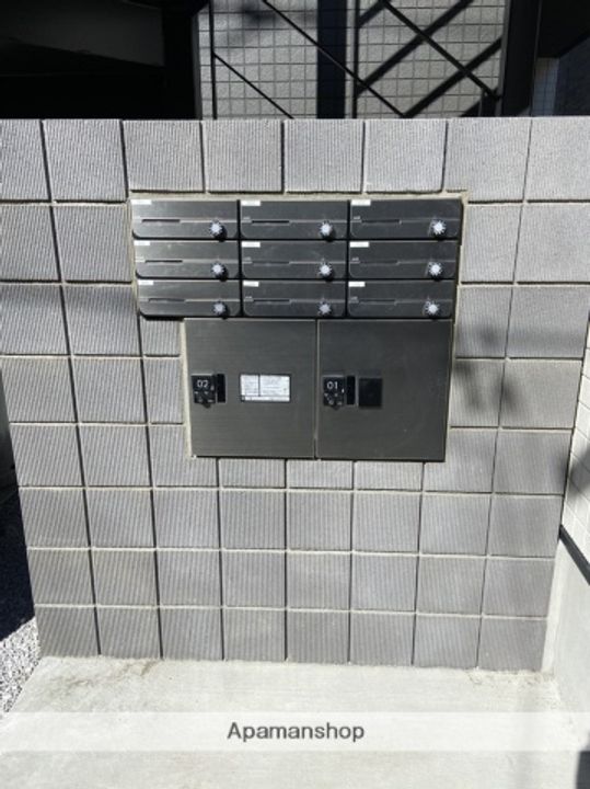 WEST CRYSTALの外観