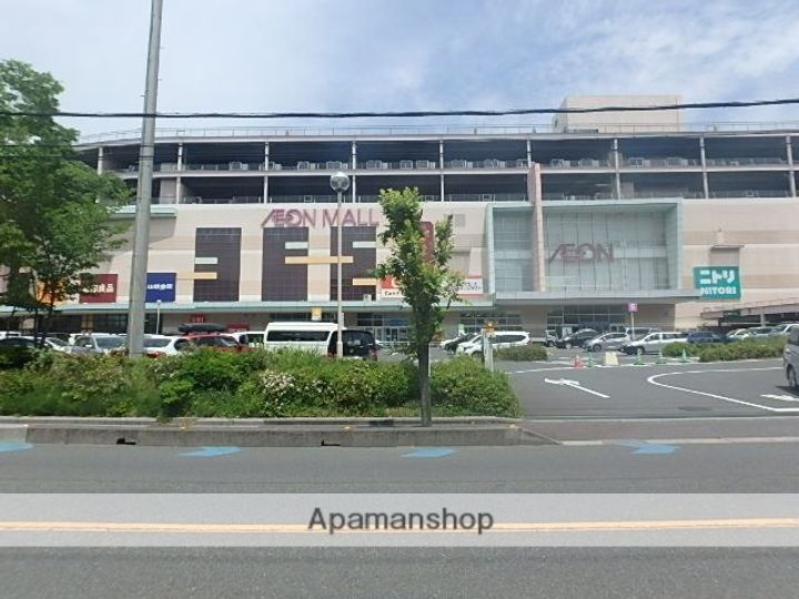 WEST CRYSTALの周辺