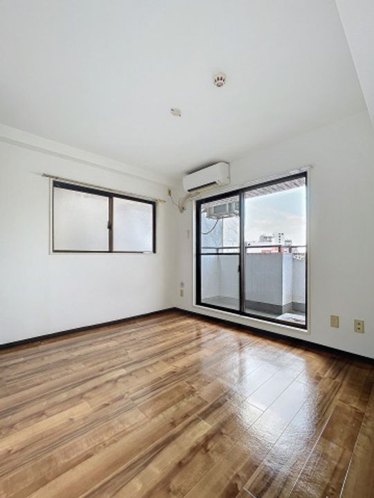 スカイコート西川口第5804号室の居間