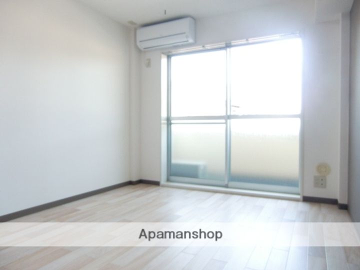 エマーユ東川口の居間