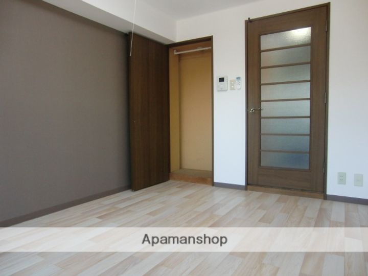 エマーユ東川口の居間