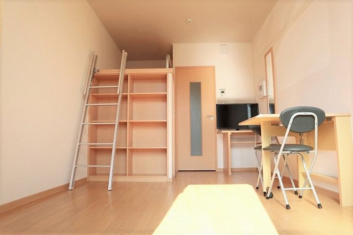 レオパレスリベル中浦和の居間