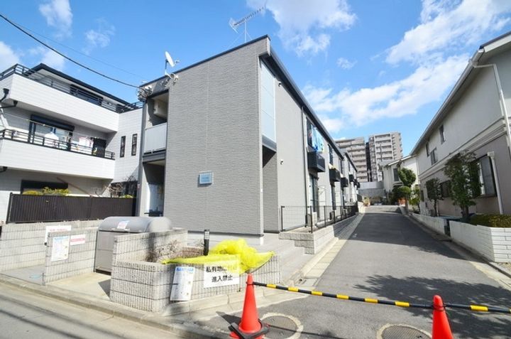 レオパレスフローラ中里の外観