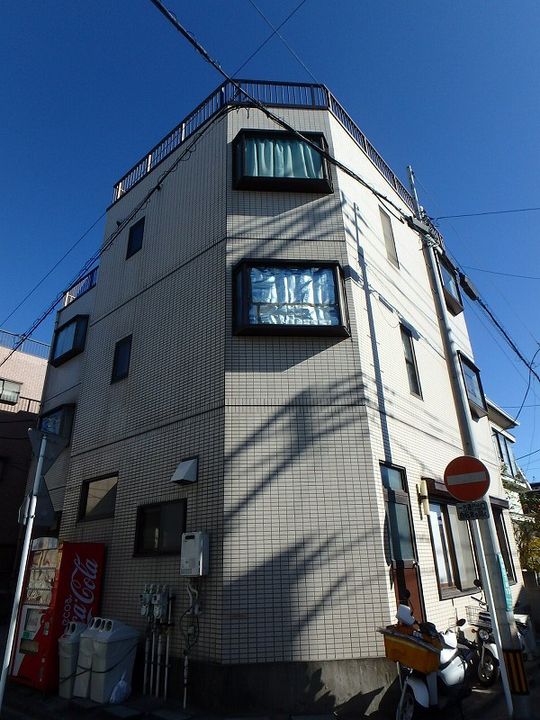 ひかりハイツ領家101号室の外観