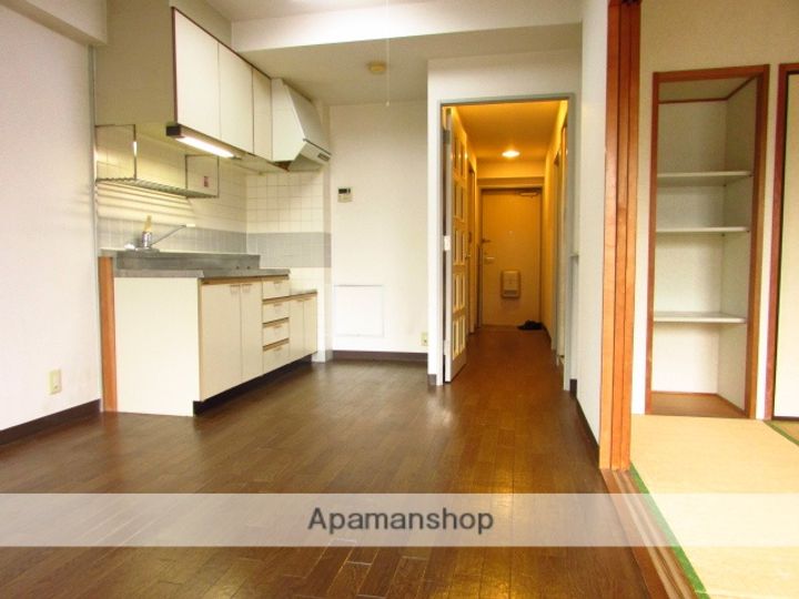 パレ岸町205の居間