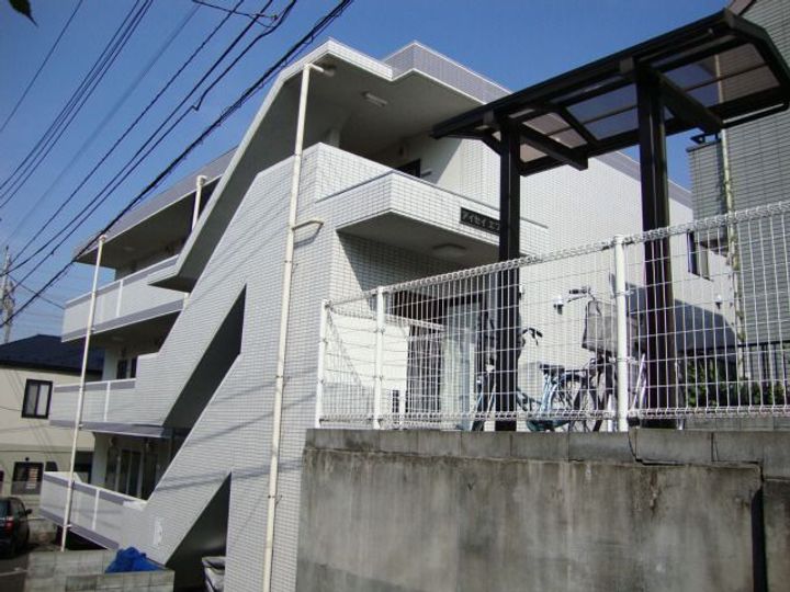 埼玉県さいたま市桜区西堀8丁目の賃貸マンション202号室の外観