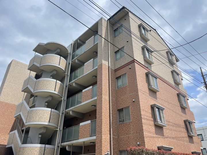 ロイヤルヒルズ浦和の外観
