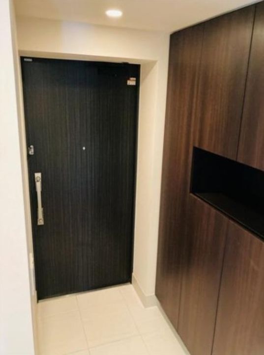 プラウド浦和常盤マークスの玄関