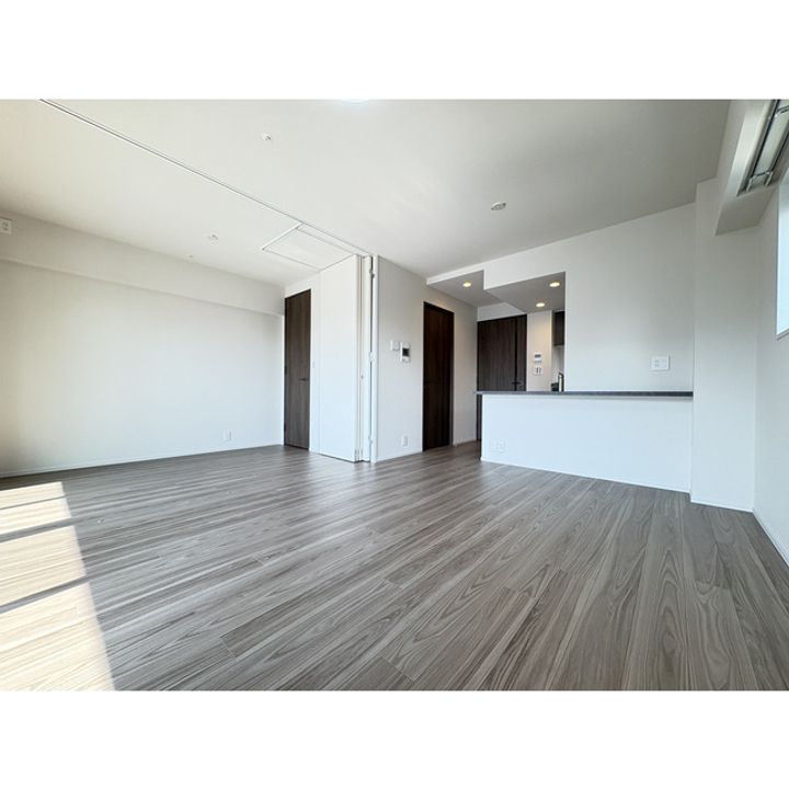 パークホームズ浦和仲町プレイス905号室の居間