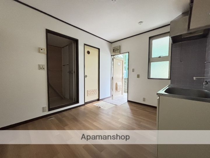 マンションエポック102の玄関