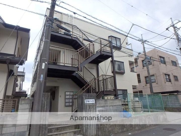 ワイエムハイツ101の外観