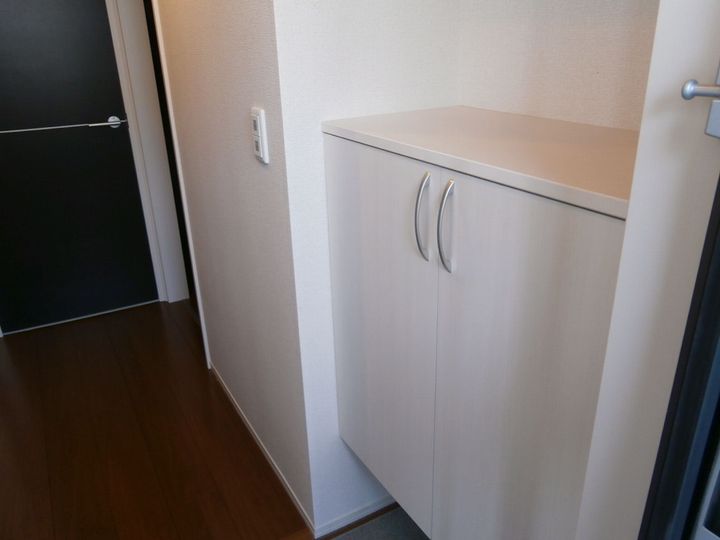 VILLA GARLAND COURTの玄関