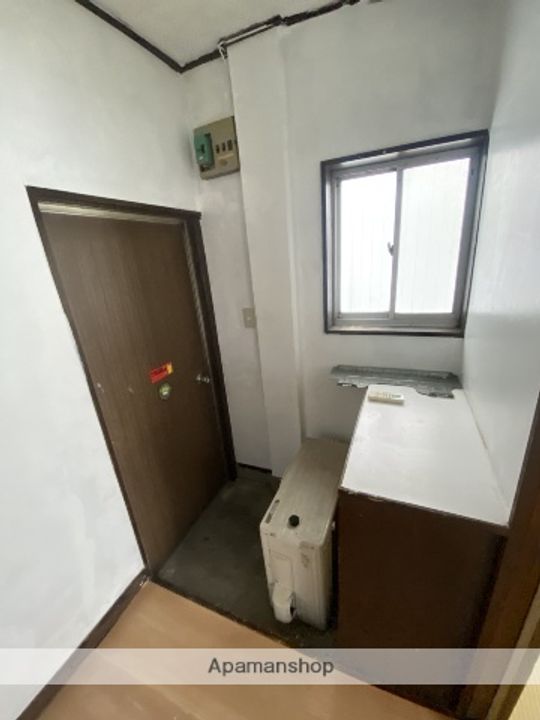 野口ビル301の玄関