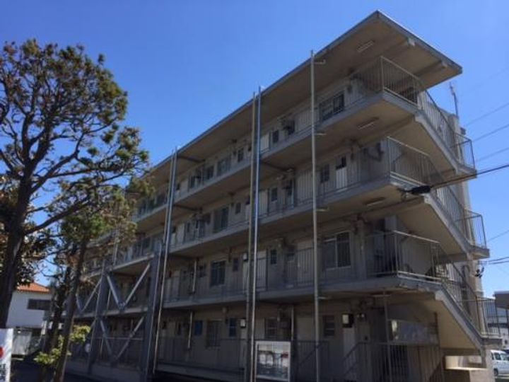 ビレッジハウス根岸1号棟の外観