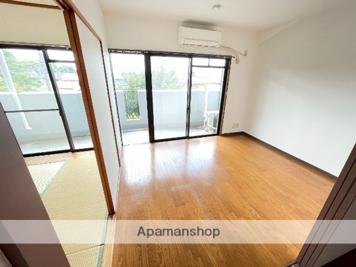 グリーンパレス303の居間