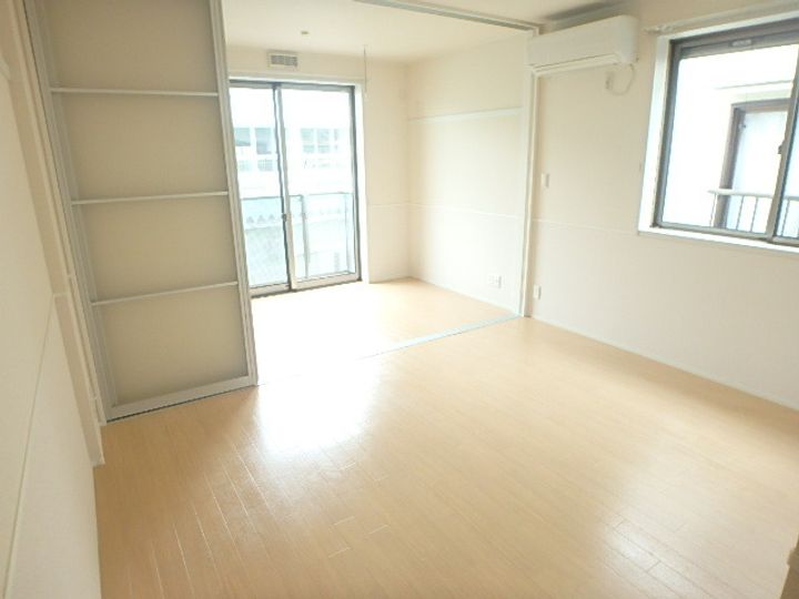 エルメゾン ロシェ101号室の居間