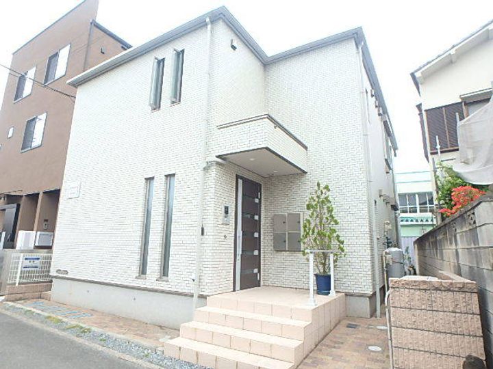 エルメゾン ロシェ101号室の外観