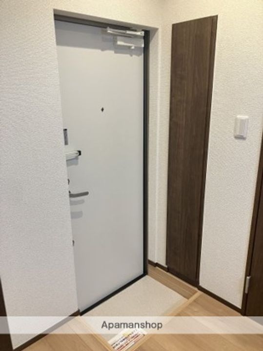 埼玉県さいたま市見沼区堀崎町の賃貸アパートの玄関
