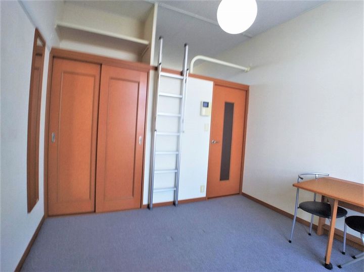 レオパレス光の居間