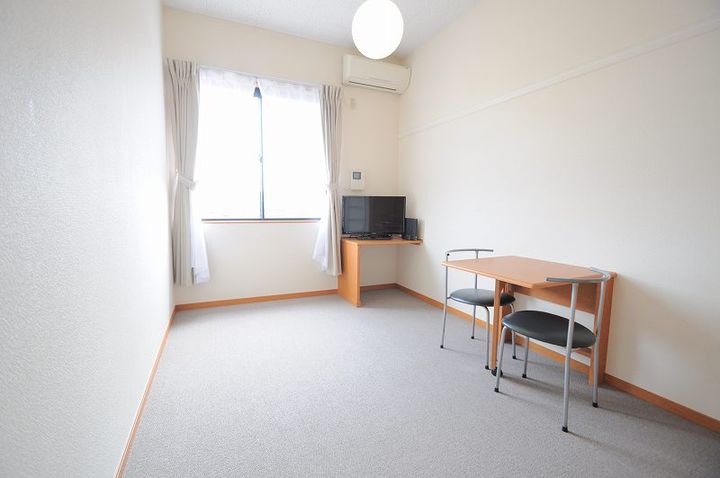 レオパレスSHIMIZU Ⅰの居間