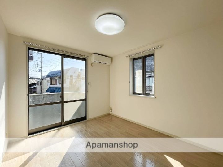 プチ・ガーデンハイム201の居間