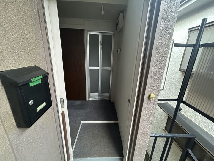 メゾン幸英の玄関