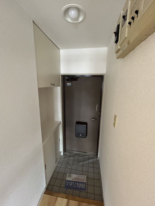ベルメゾン243の玄関