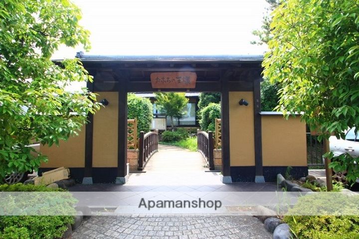 メゾンユートピアの周辺