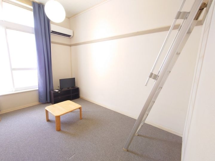 レオパレスルミエールの居間