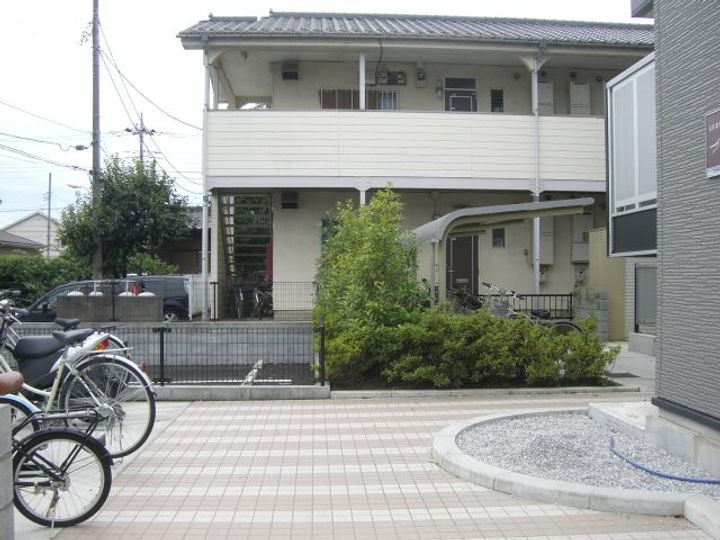 レオパレスアゼリアパークの外観