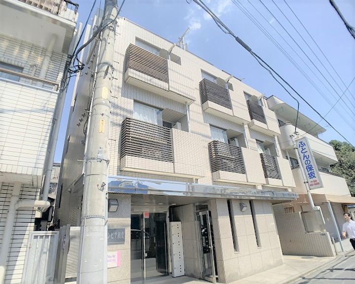 グランピア朝霞の外観