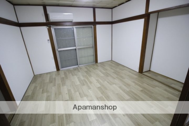 あらい荘の居間