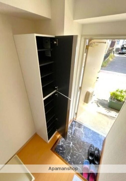イソハイツの玄関